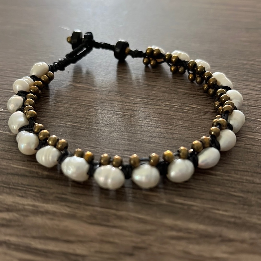 Pearl and gold bracelet